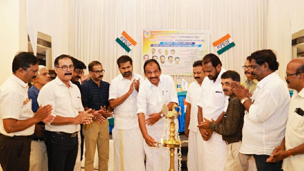 കേരള പവർ ബോർഡ് ഓഫീസേഴ്സ് ഫെഡറേഷൻ തൃശ്ശൂർ ജില്ലാ സമ്മേളനം ഉദ്ഘാടനം ചെയ്തുകൊണ്ട് സംസാരിച്ചു.