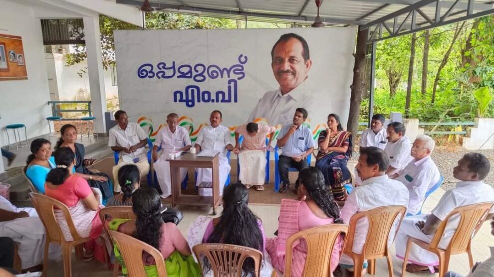 പ്രധാനമന്ത്രി ഗ്രാമ സഡക്ക് യോജന പ്രകാരം ചാലക്കുടി പാർലമെന്റ് മണ്ഡലത്തിൽ അനുവദിക്കപ്പെട്ട റോഡുകളുടെ നിർമ്മാണ പുരോഗതി വിലയിരുത്തി .