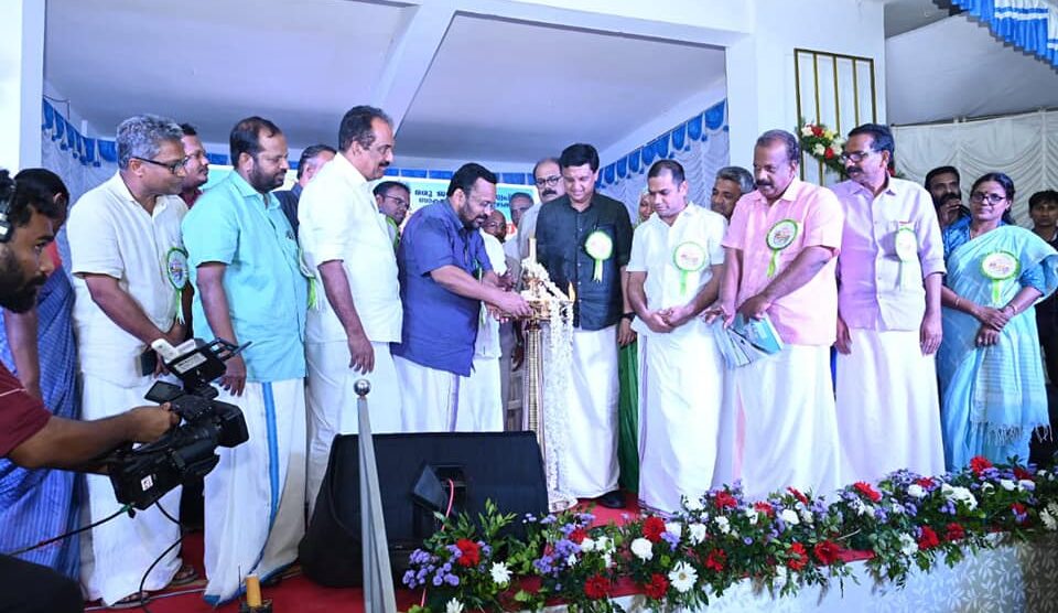 കൈപ്പമംഗലം നിയോജകമണ്ഡലത്തിലെ അഴീക്കോട്‌ മുനമ്പം പാലം നിർമ്മാണോദ്ഘാടനം.