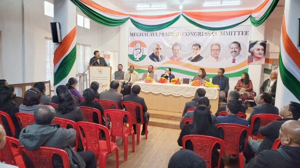 മേഘാലയ അസംബ്ലി തിരഞ്ഞെടുപ്പുമായി ബന്ധപ്പെട്ട് കോൺഗ്രസ്സ് പ്രവർത്തകരുടെ യോഗത്തിൽ പങ്കെടുത്തു.