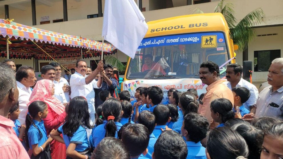 എം പി ഫണ്ടിൽ നിന്നും ചാലക്കുടി പാർലമെന്റ് മണ്ഡലത്തിലെ നാല് വിദ്യാഭ്യാസ സ്ഥപനങ്ങൾക്കുകൂടി സ്ക്കൂൾ ബസ്സുകൾ കഴിഞ്ഞ ദിവസങ്ങളിൽ കൈമാറി.