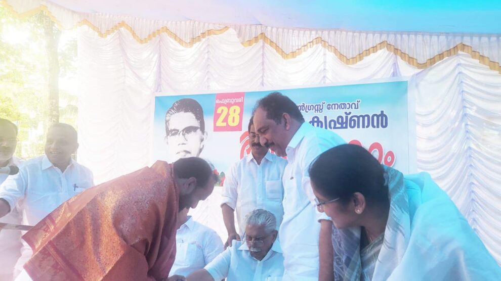 ശ്രീമതി ദേവകി കൃഷ്ണന്റെ നാല്പതാം ചരമ വാർഷിക ദിനത്തോടുഅനുബന്ധിച്ചു നടന്ന അനുസ്മരണ സമ്മേളനം ചേർത്തലയിലെ തറവാട്ട് വീട്ടിൽ വയലാർജിയുടെ സാന്നിധ്യത്തിൽ ഉദ്ഘാടനം ചെയ്തു