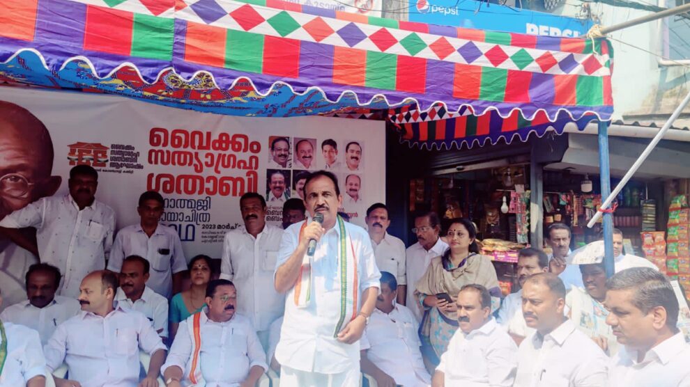 യുഡിഎഫ് കൺവീനർ എം എം ഹസ്സൻ നയിക്കുന്ന ജാഥയുടെ ഉദ്ഘാടനം നിർവഹിച്ചു.