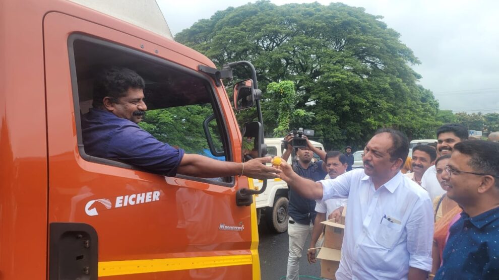 ചാലക്കുടി ദേശിയപാതയിലെ മേൽപ്പാലം ജനങ്ങൾക്ക് തുറന്നു കൊടുക്കുത്തു.