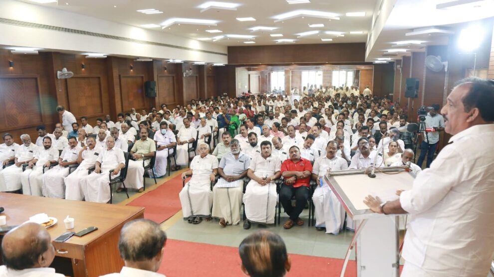 എറണാകുളം ജില്ലാ ജനാധിപത്യ സഹകരണ സംരക്ഷണ വേദിയുടെ ആഭിമുഖ്യത്തിൽ സംഘടിപ്പിച്ച സഹകാരി സംഗമം ഉദ്ഘാടനം ചെയ്തു.