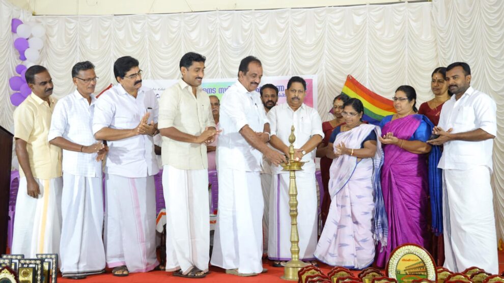 അന്നമനട സർവ്വീസ് സഹകരണ ബാങ്കിന്റെ നേതൃത്വത്തിൽ എസ്.എസ്.എൽ.സി, ഹയർ സെക്കന്ററി വിഭാഗത്തിൽ ഉന്നത വിജയം കരസ്ഥമാക്കിയ കുട്ടികളെ അനുമോദിക്കുന്ന ചടങ്ങ് ഉദ്ഘാടനം ചെയ്തു.