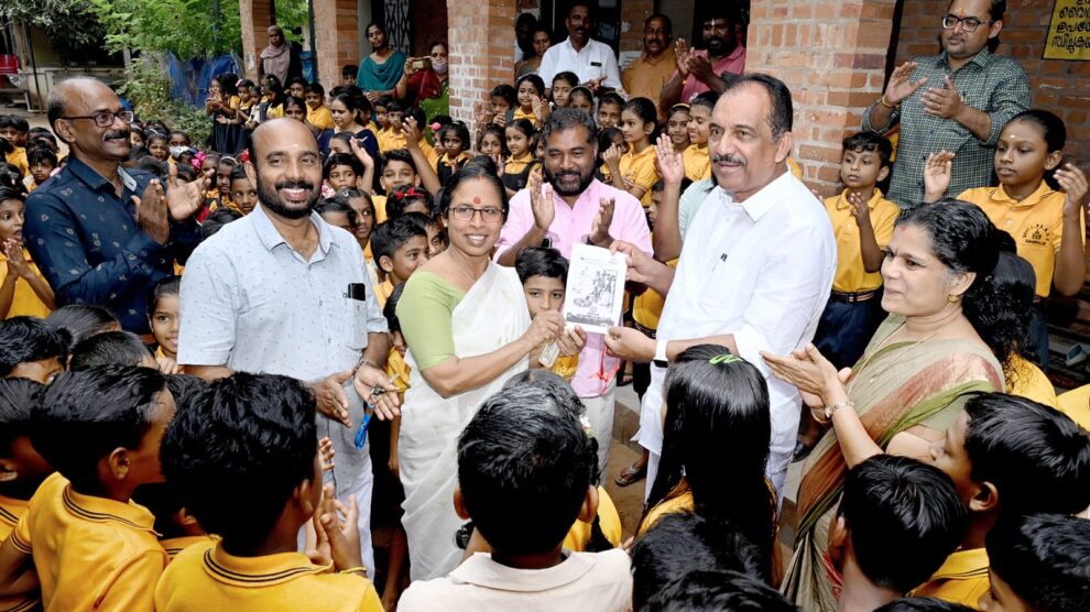 ജി എൽ പി എസ് ബി എച്ച് എസ് കൊടുങ്ങല്ലൂരിലെ വിദ്യാർത്ഥികൾക്കായി ഇറക്കുന്ന കുഞ്ഞോളങ്ങൾ മാസികയുടെ മൂന്നാംലക്കം പ്രസിദ്ധീകരിച്ചു.