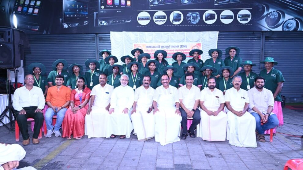 അങ്കമാലിയിലെ ഹരിത കർമ്മ സേനയ്ക്കൊപ്പം.